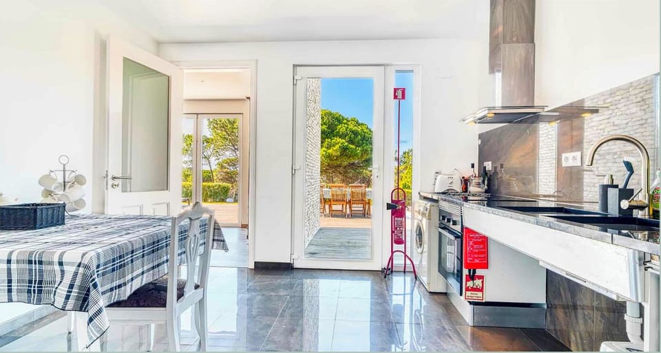 Fully equipped kitchen