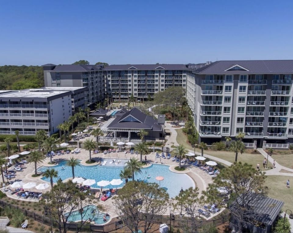 Use Hilton Ocean Oaks amenities, including boardwalk access to beach. 