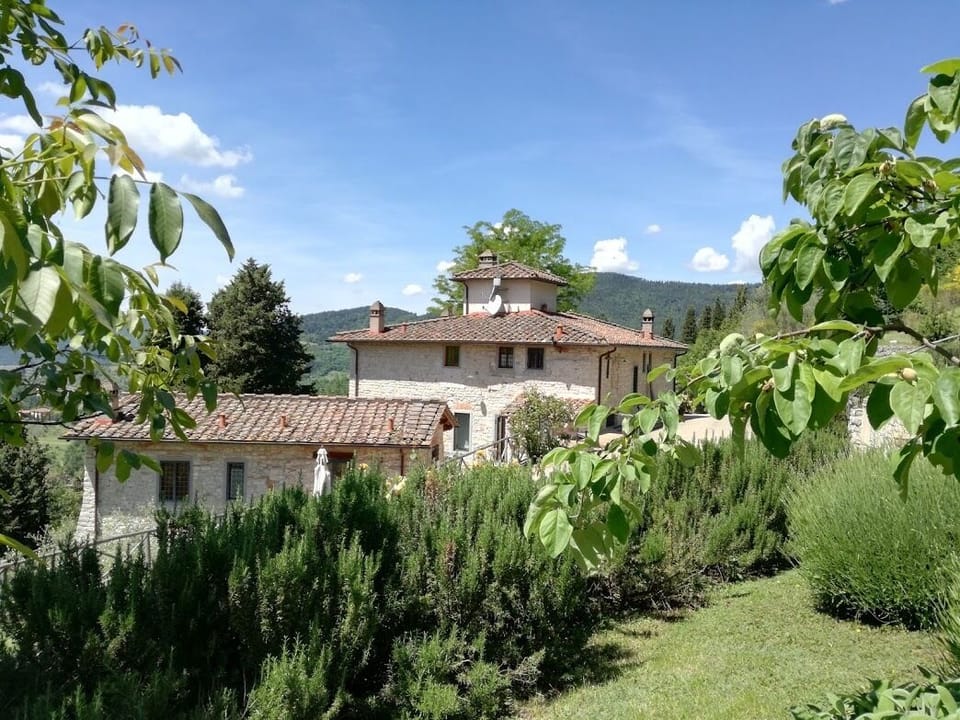 Borgo di Sopra . ANTICA is on the right