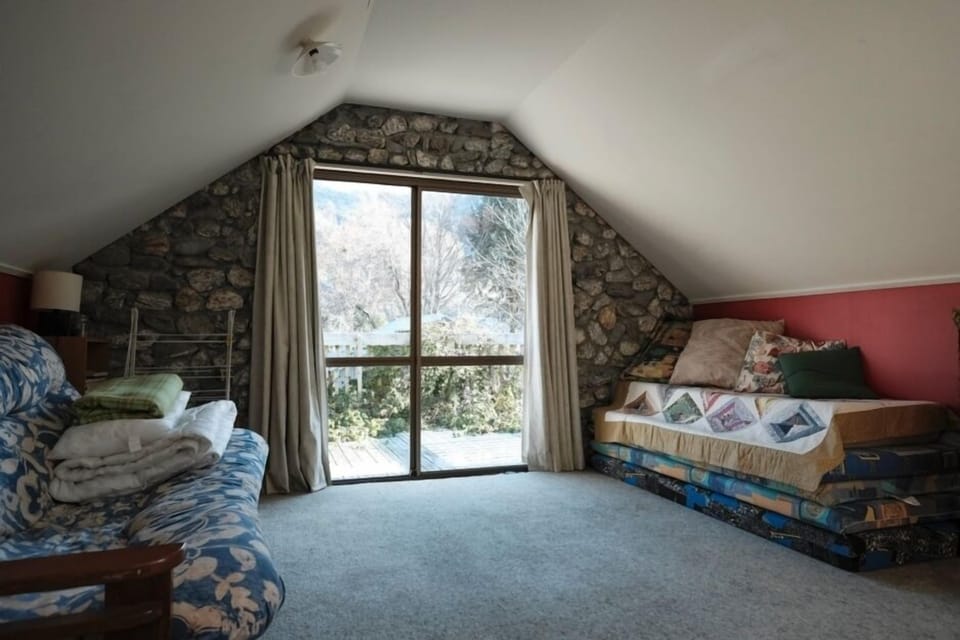 Upstairs extra sleeping area and deck