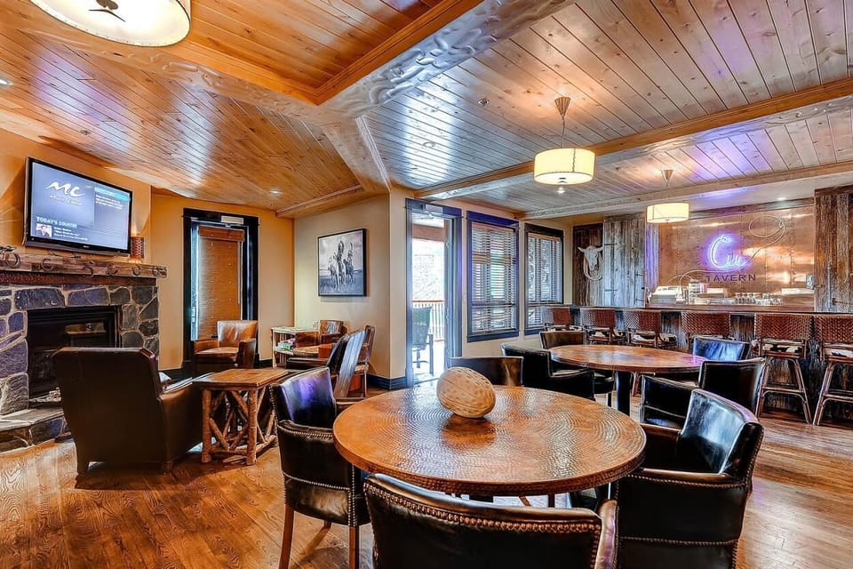 Breckenridge BlueSky Dining Area