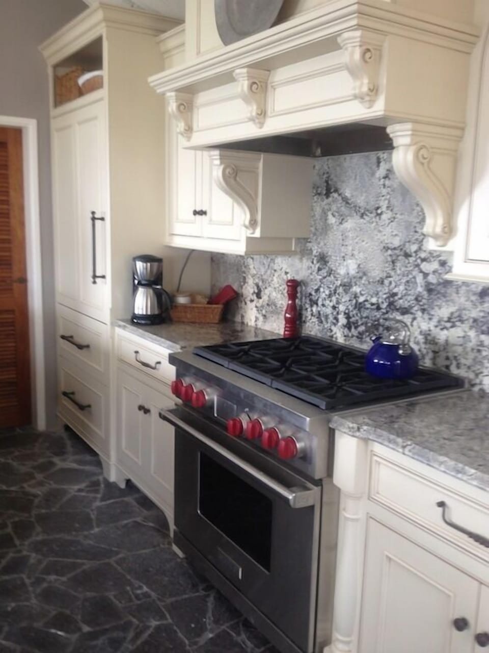 H M kitchen