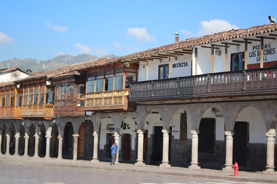 Balcon a la Plaza De Armas De Cusco