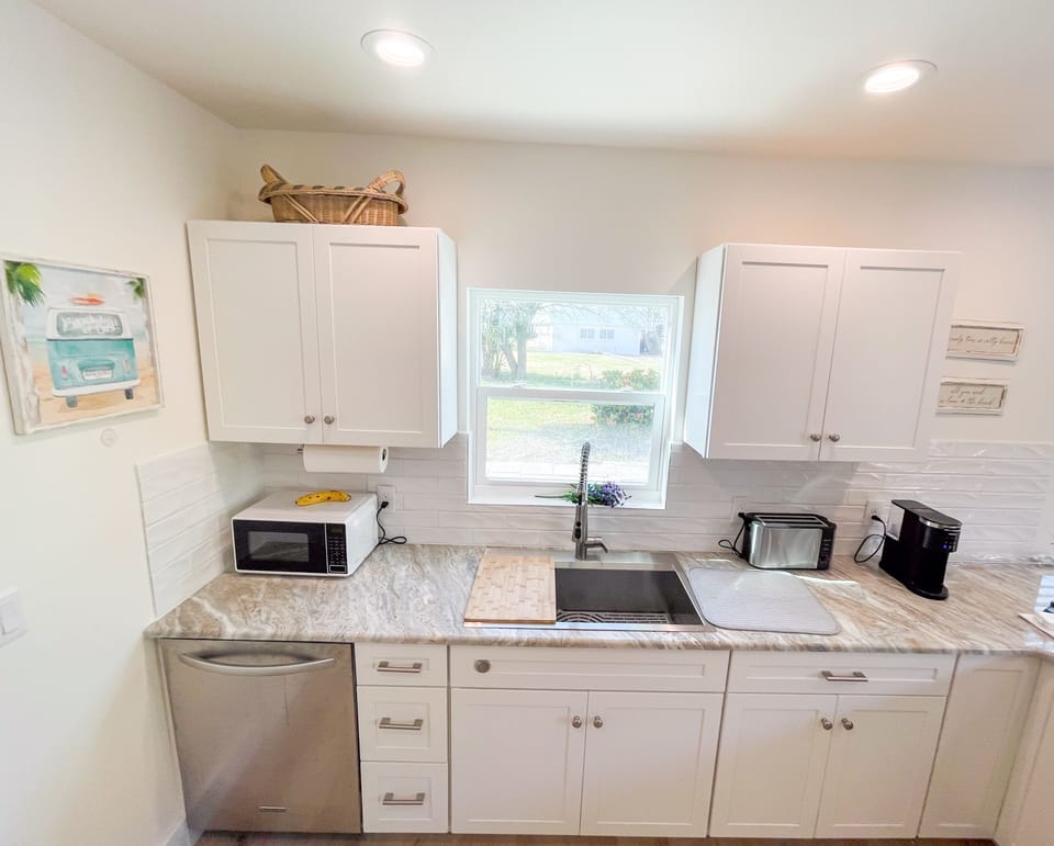 Brand new kitchen, dishwasher, framer sink