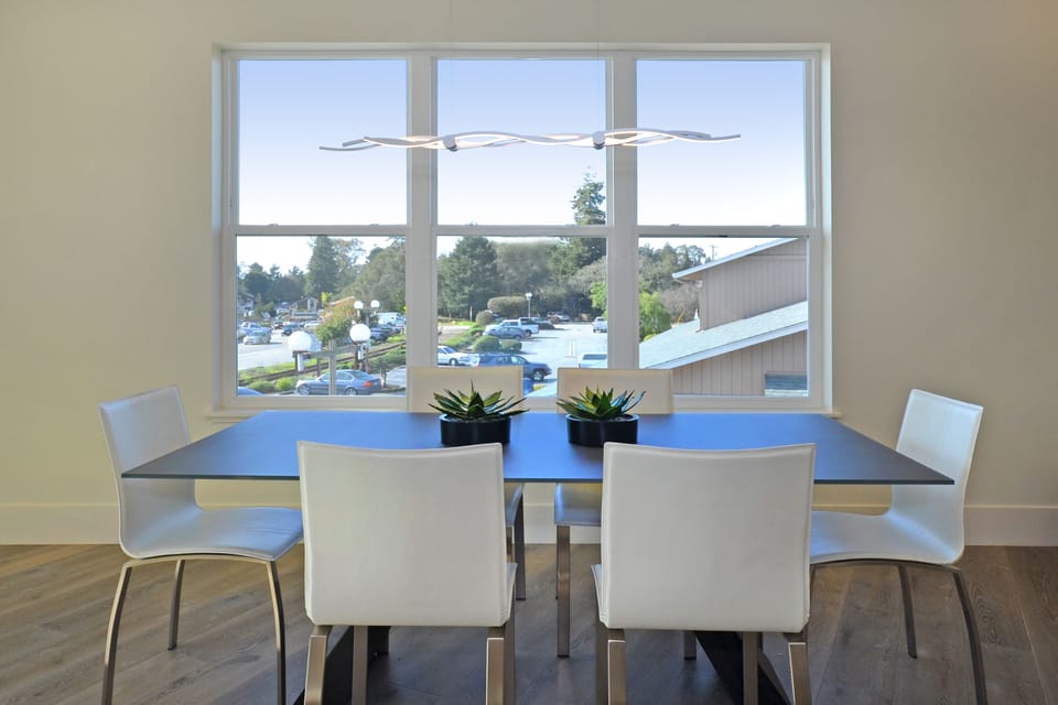 Dining Room- View to the North