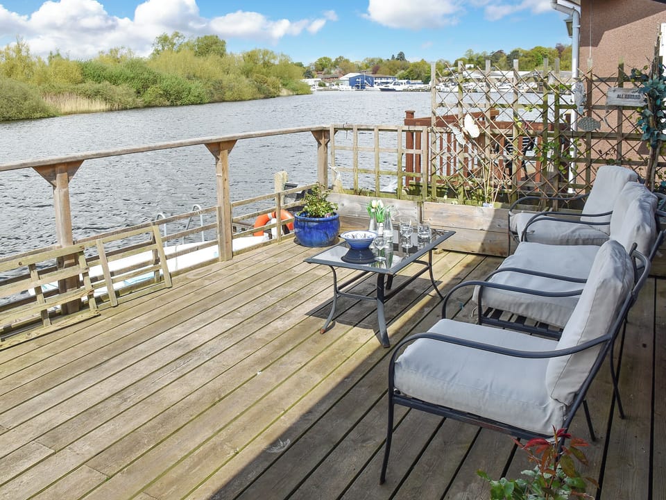 Decking | Evening Glory, Brundall