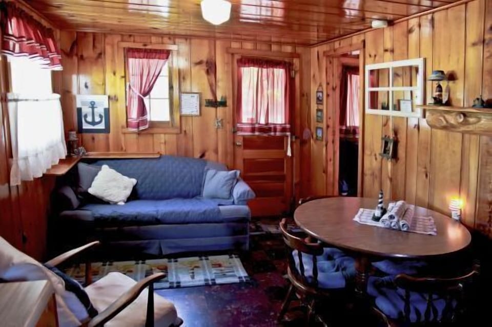 Chair, Furniture, Indoors, Room, Building