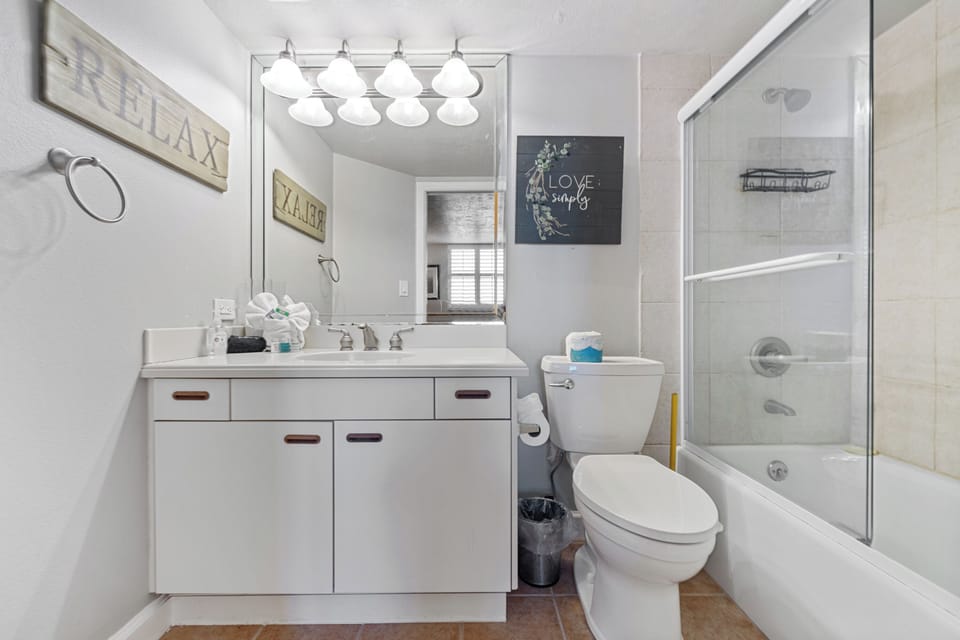 Guest Bathroom has tiled shower/tub combo w/ bath linens provided w/ each rental