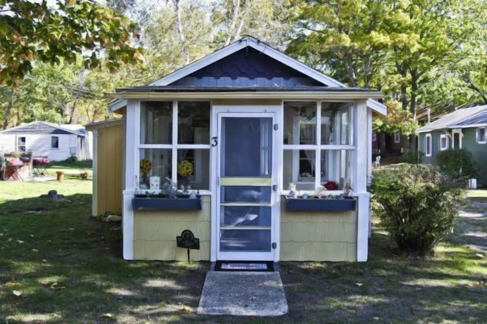 Building, Outdoors, Nature, House, Cottage