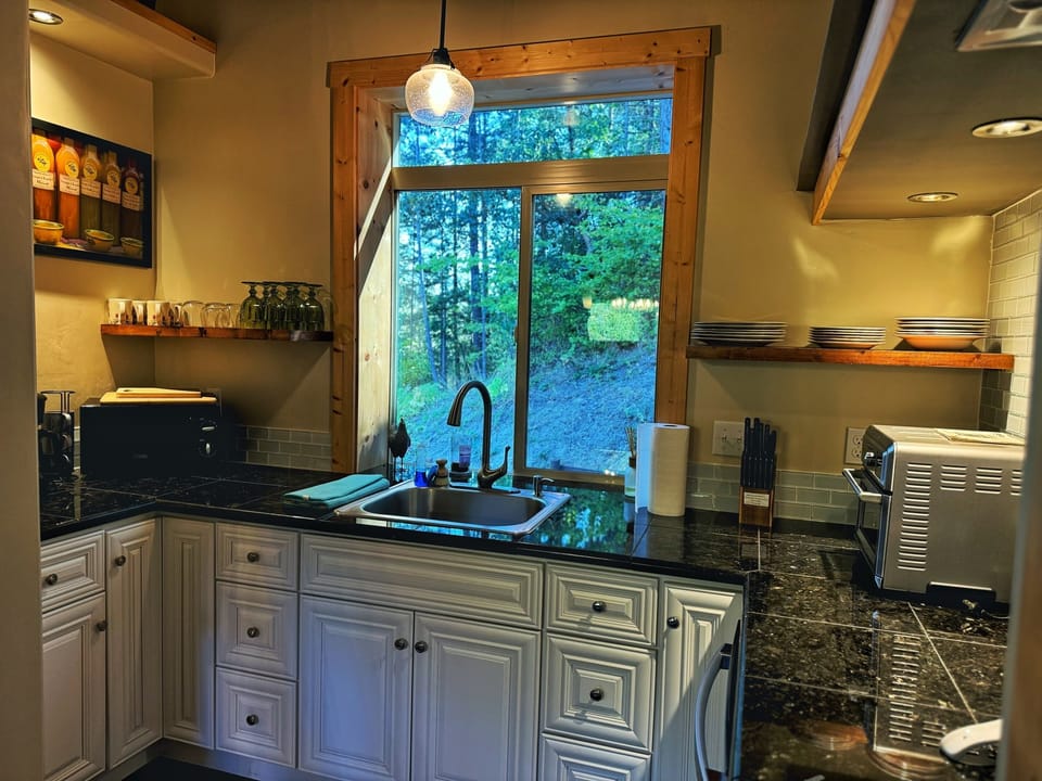 Cozy kitchen. Has everything you need, including cooking oil and spices