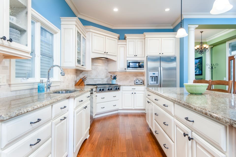 Gourmet Kitchen w/Double Ovens (Main Floor)