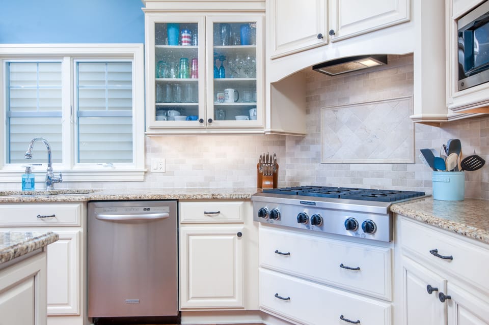 Gourmet Kitchen w/Double Gourmet Kitchen w/Double Ovens (Main Floor)