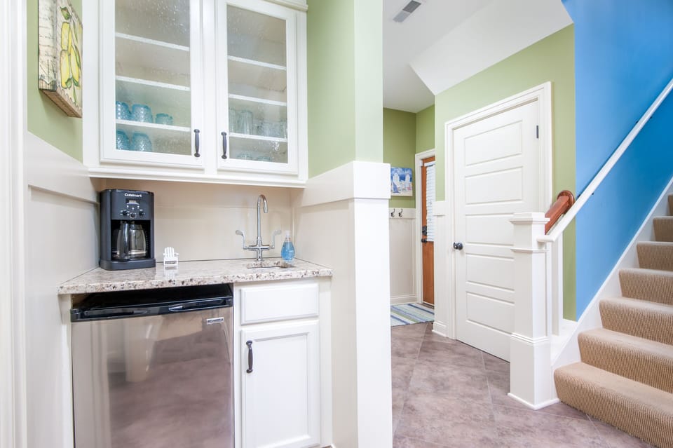 1st Level Wet Bar