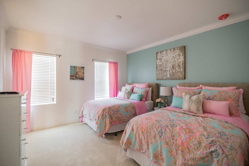 Upstairs - Double Queen Room #2 w/En-Suite Bath &amp; Flat Screen TV