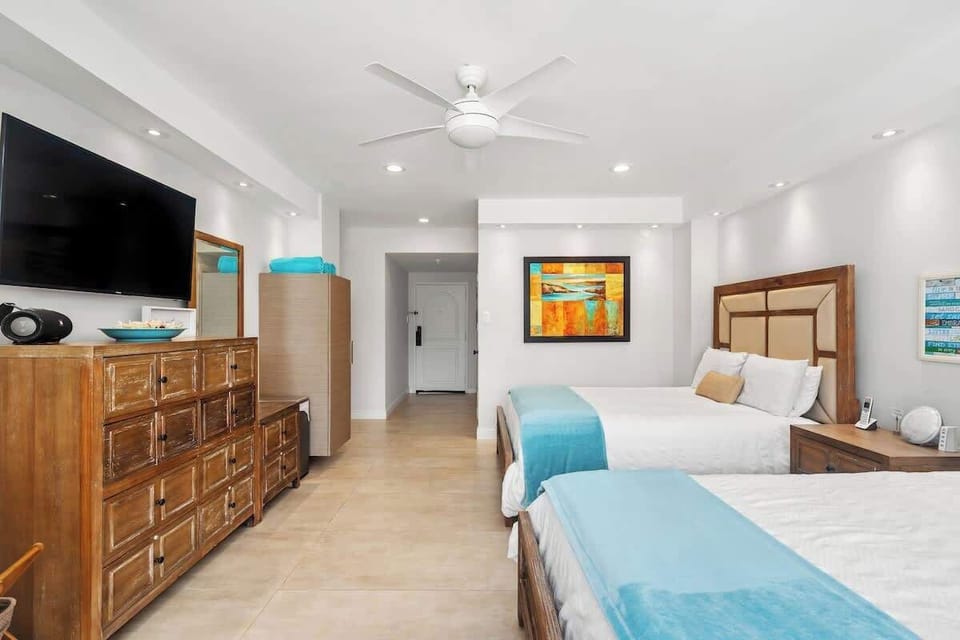 Second bedroom.
