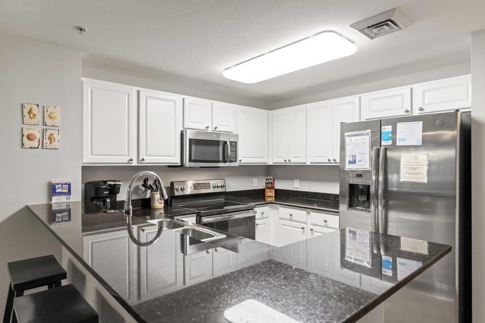 Kitchen with Breakfast Bar