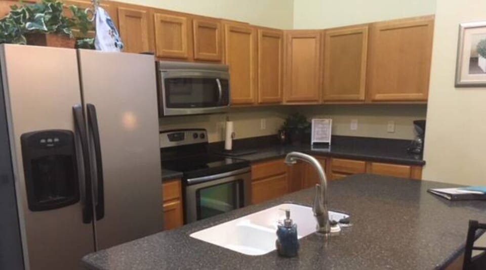 Appliances
Crock pot
Pots, pans, utensils
Cutlery
Towels & washcloths
Dishwasher