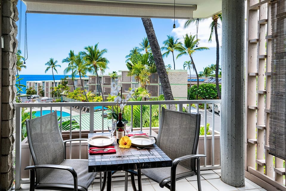 Private lanai with ocean view at Alii Villas 309.