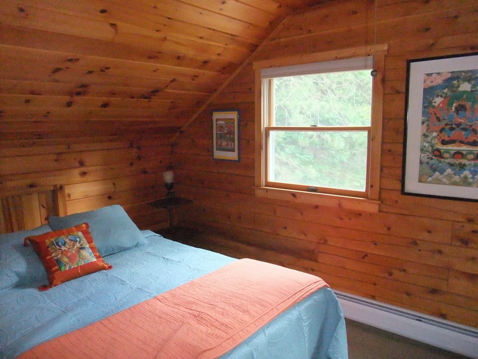Woodside Bedrm, Queen Bed