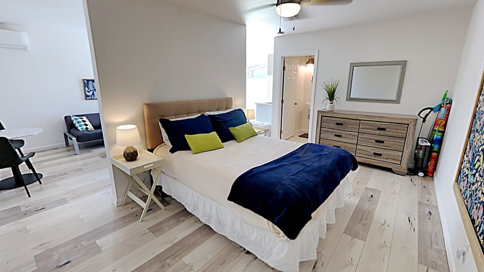 Bedroom with Queen Bed