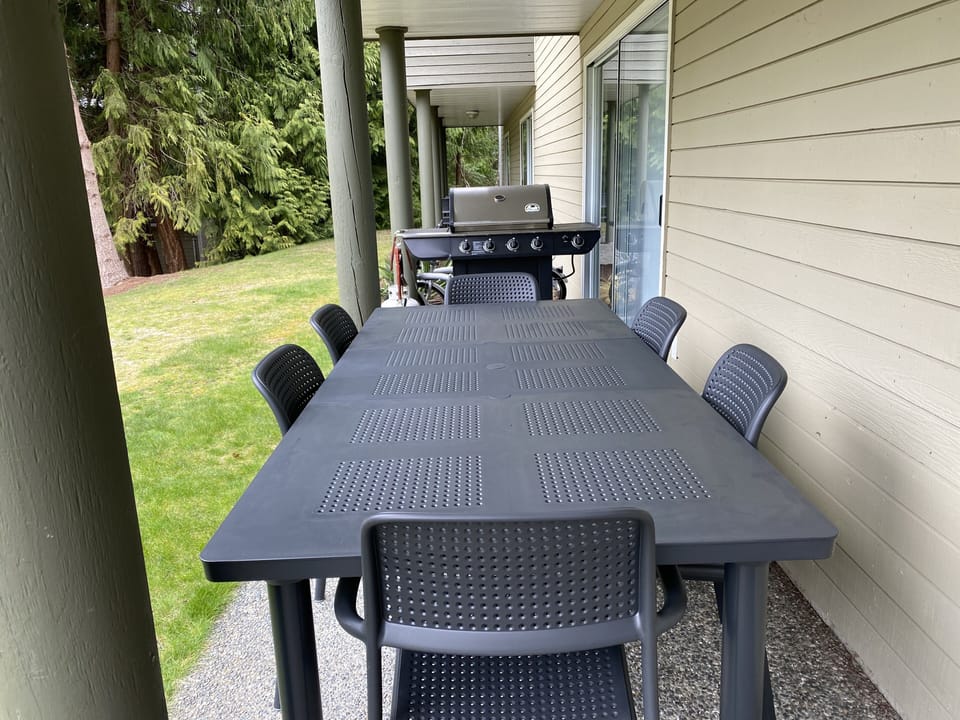 Covered Patio with BBQ Table sits 6
Overlooking the Poo and Childrens
Play Area