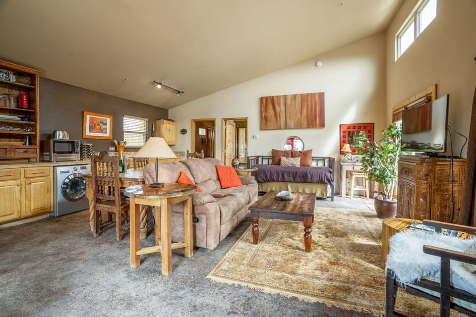 Large open spacious living area with vaulted ceilings, SW art, heated floors.