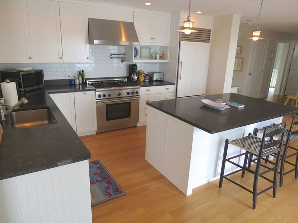 Gourmet kitchen 
