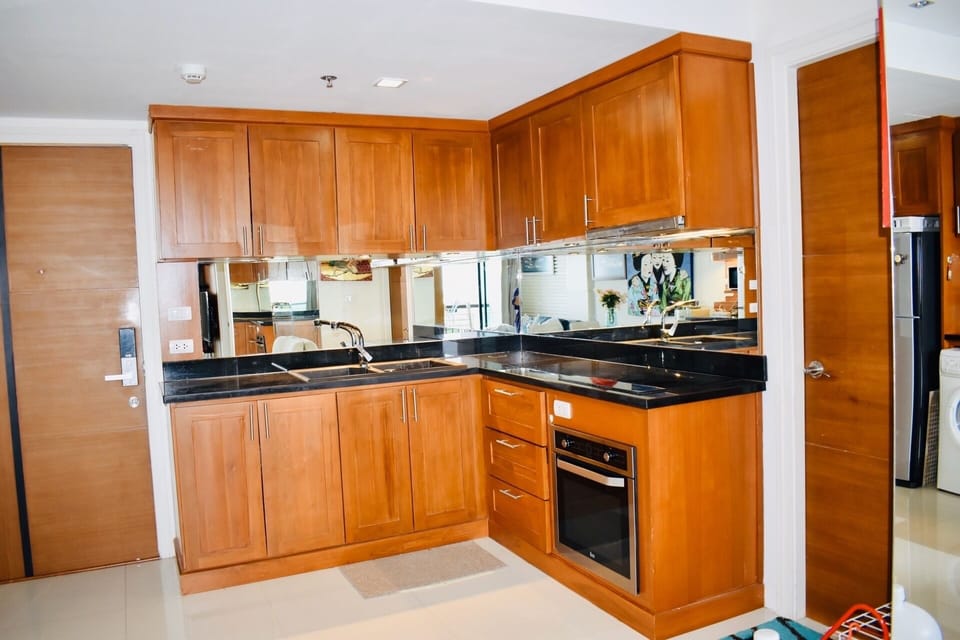 New teak kitchen, black Chinese granet counters, double sink, hot and cold water