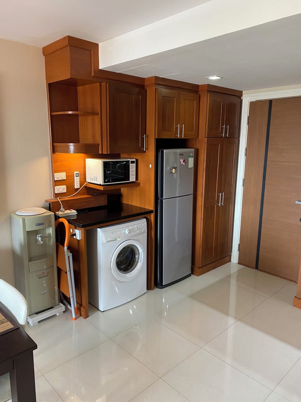 High quality, washing machine with large fridge & freezer, cold water machine