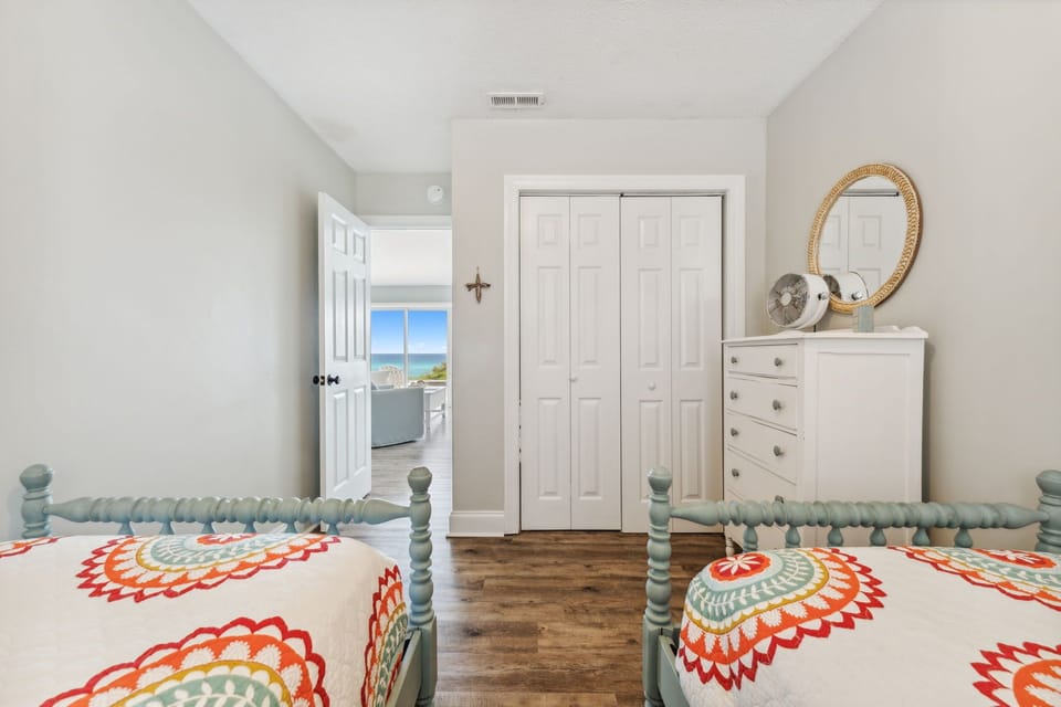 Guest Bedroom - Alternate View