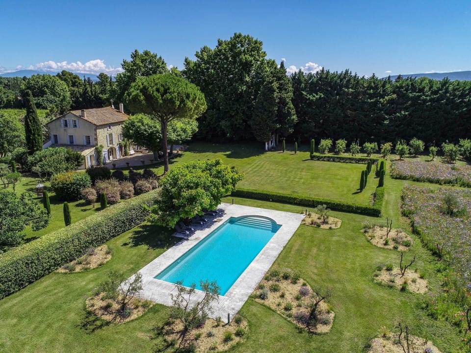 Swimming pool (16 meters x 6 meters)