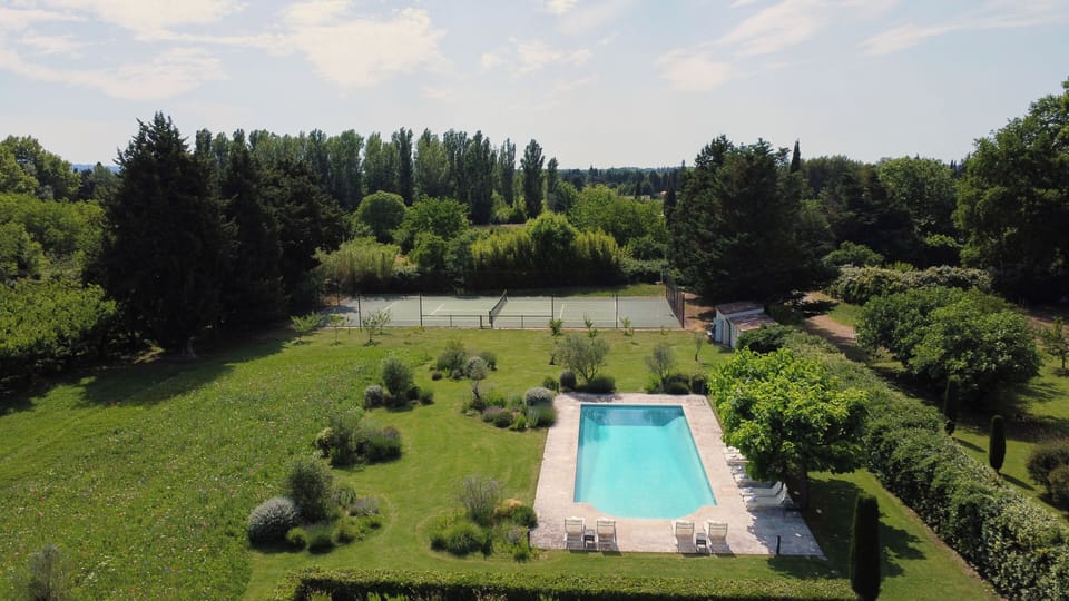 Swimming pool (16 meters x 6 meters)