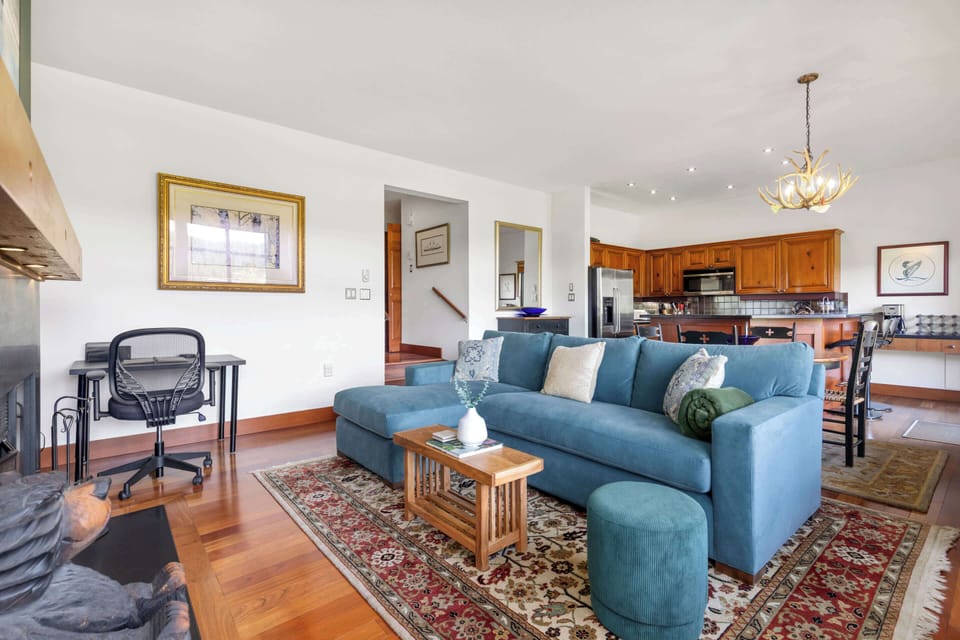 - Spacious open plan living, kitchen and dining area