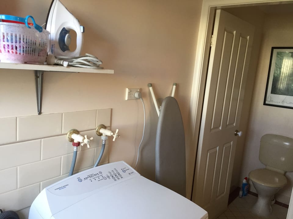 Laundry and second WC