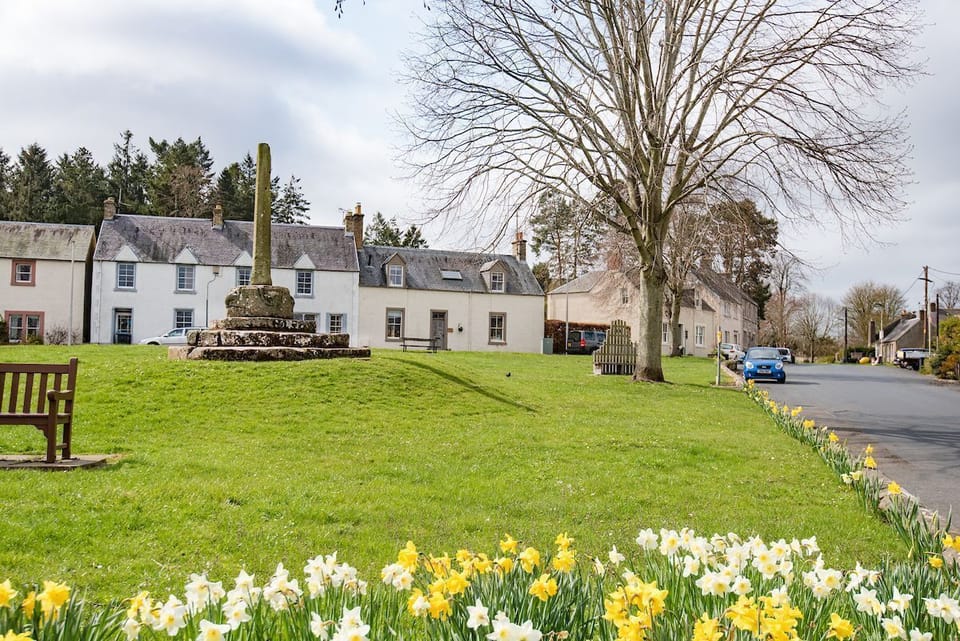 Shiloh Cottage - overlooking the village green