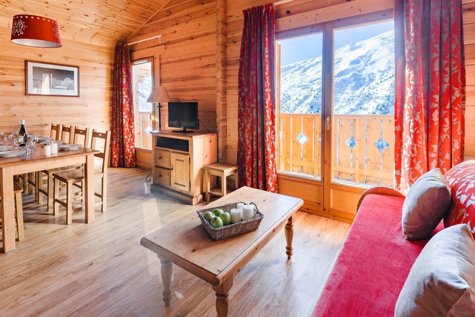 Escape to our charming duplex chalet in the mountains! (PLEASE NOTE that views vary).