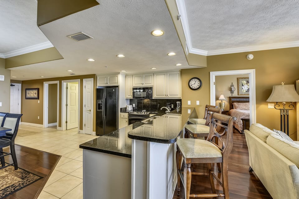 Main Level-Kitchen - bar-_KLH1426.JPG