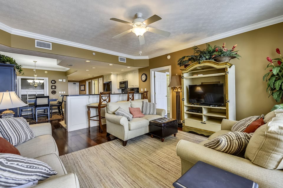 Main Level-Living Room-_KLH1446.JPG