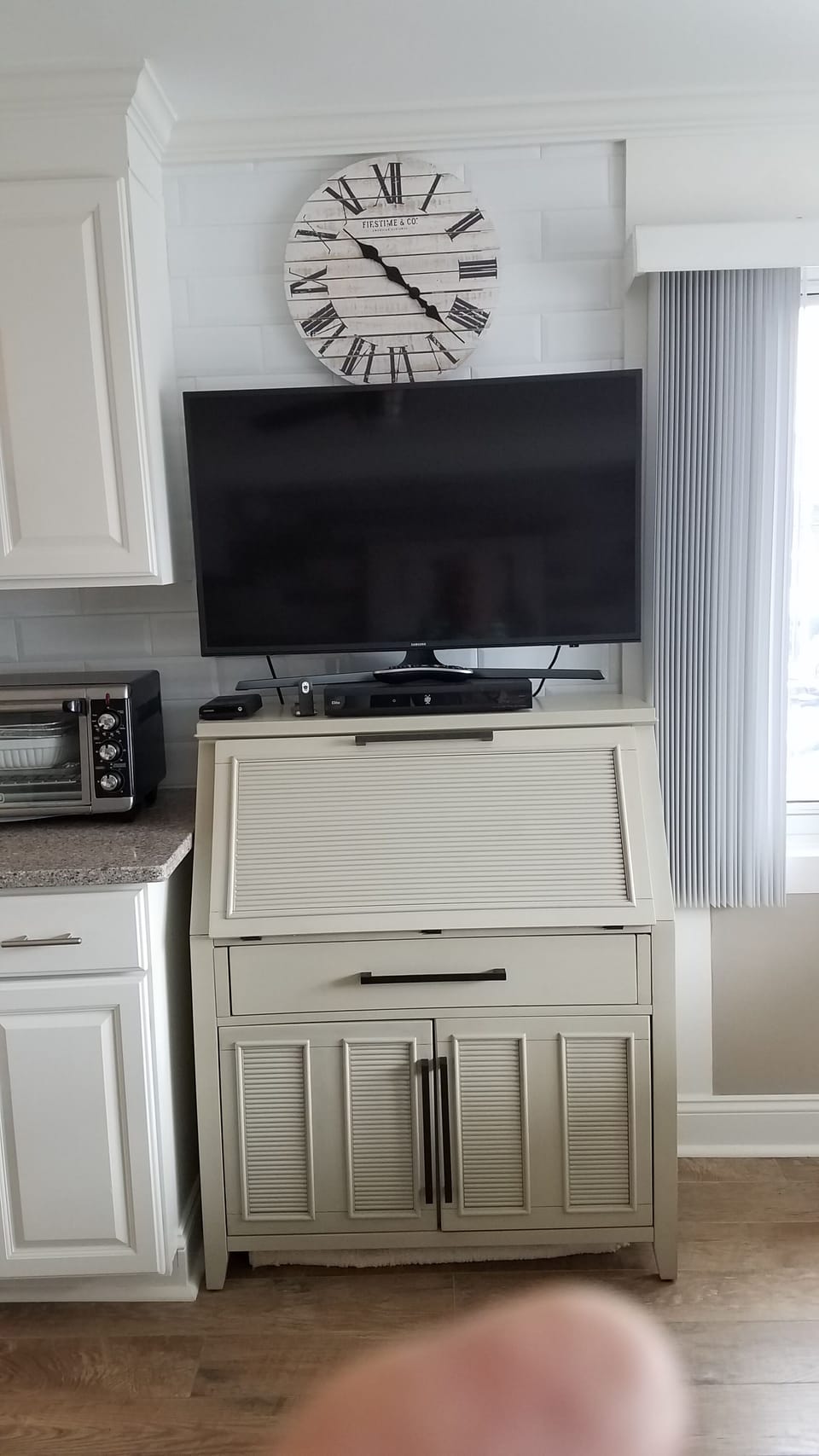 Flat screen TV, Desk with USB Charging Ports.