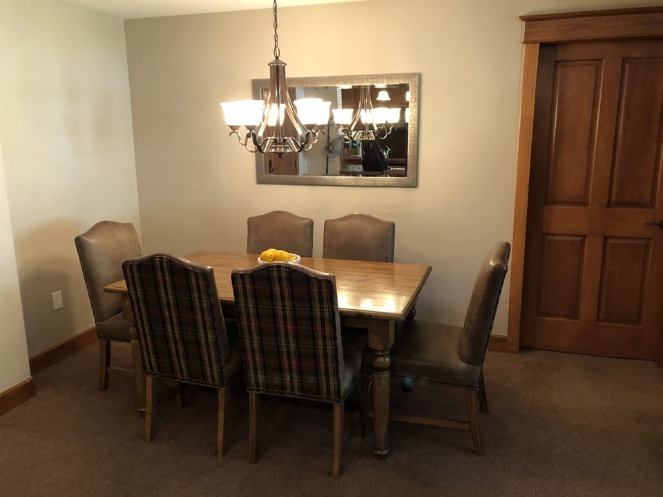 Dining room with seating for 6