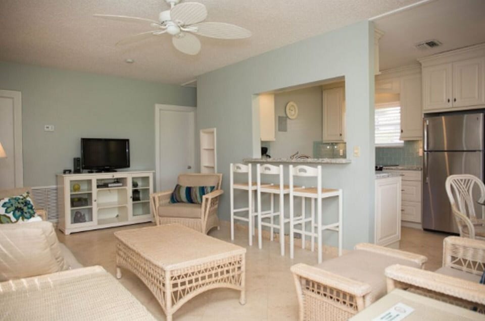Spacious living room