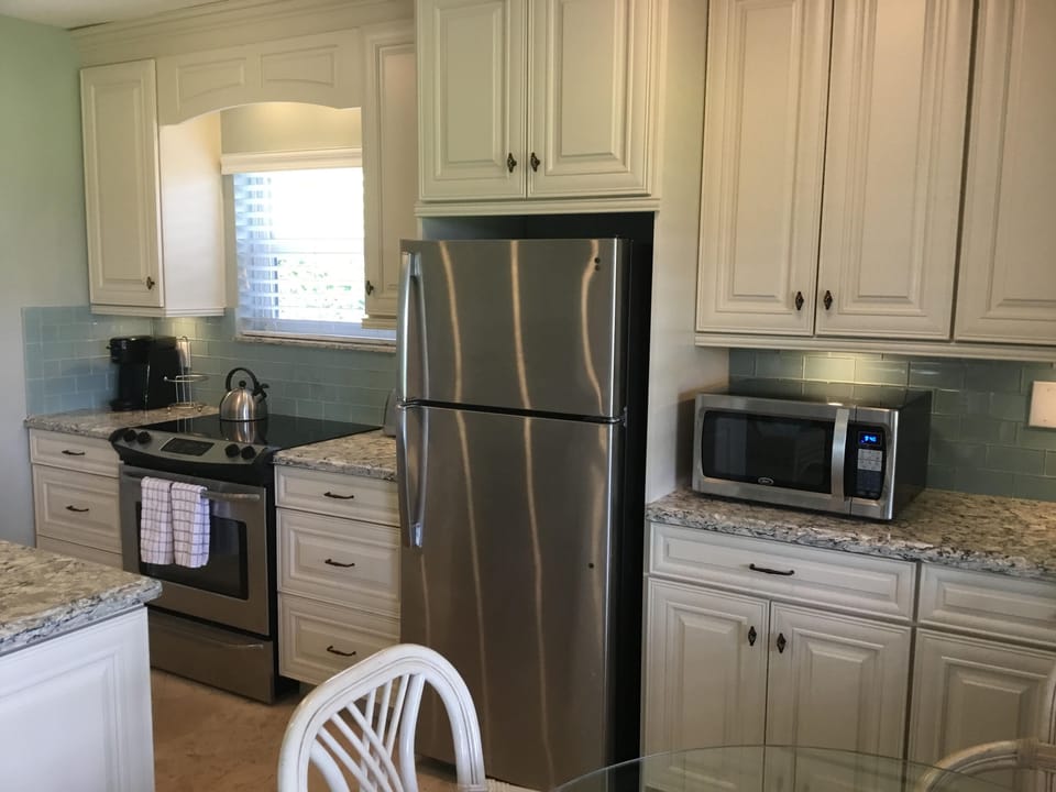 Lots of space in the kitchen