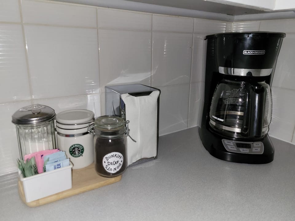 Enjoy Starbucks or Dunkin donuts Decaf at home or short walk to 2 coffee shops.