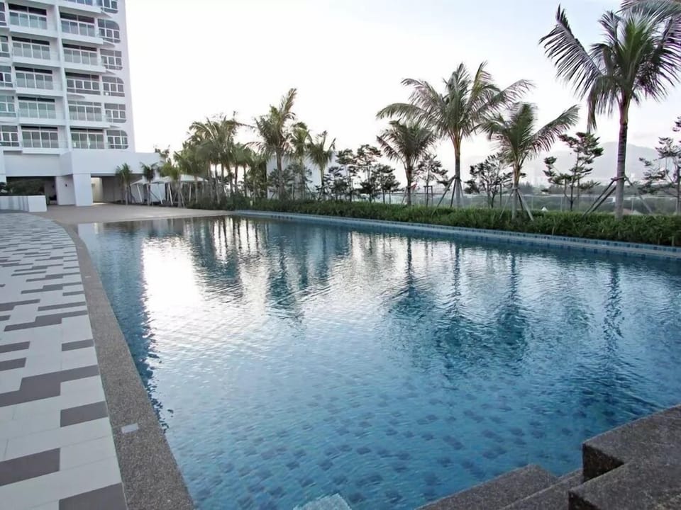 La Vue at Oceanfront