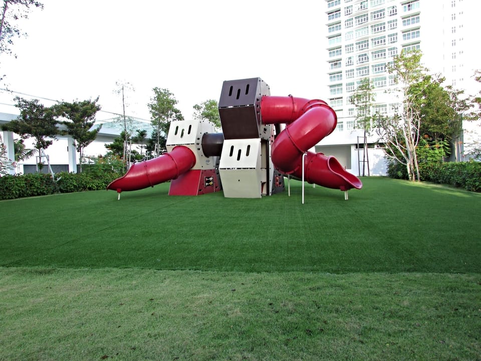 spaciou and unique playground