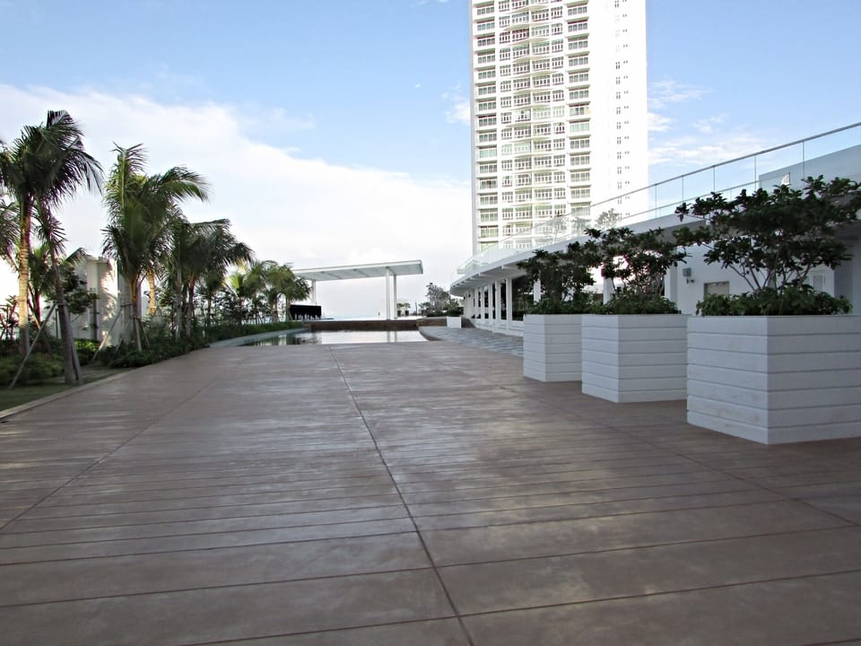 Spacious compound for everyone.