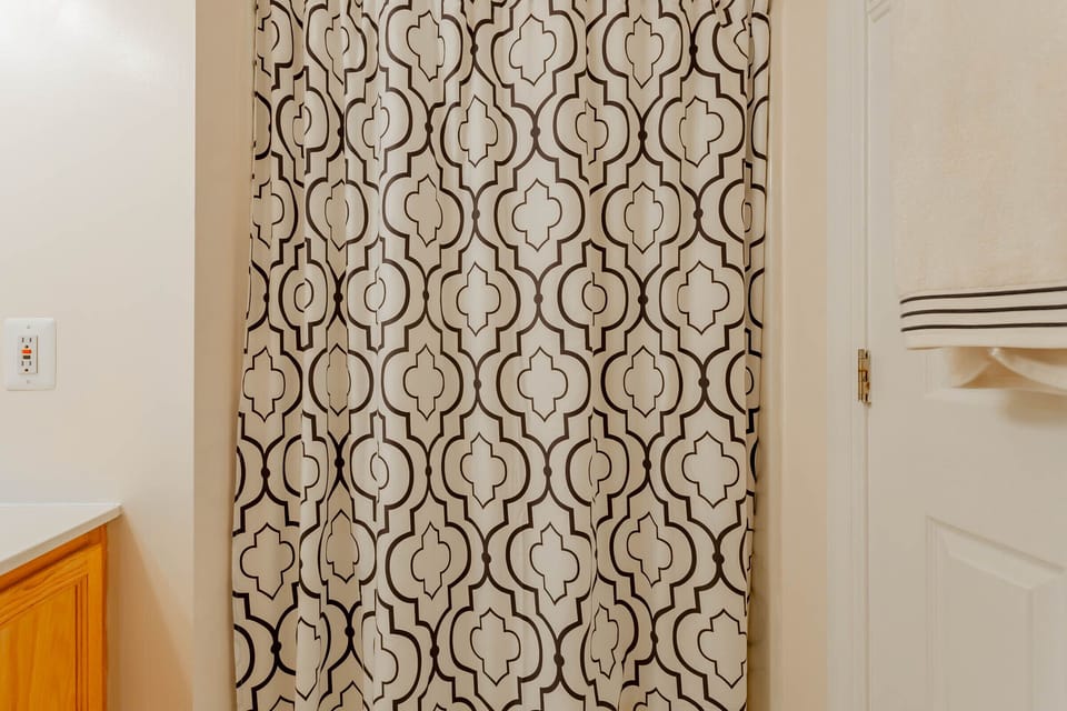 1st Level Ensuite w/ Shower