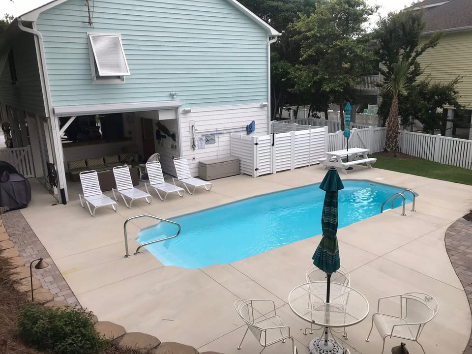 Pool & Cabana area 