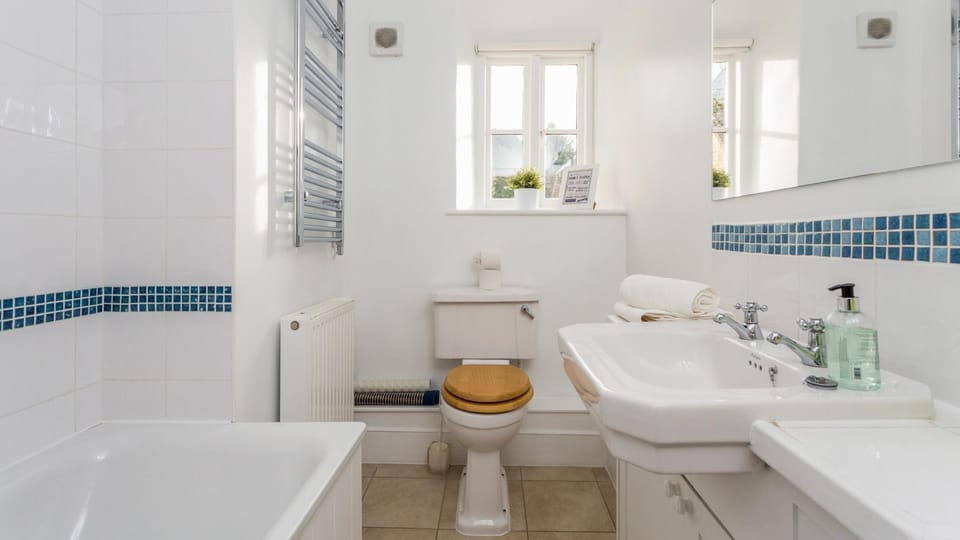 Old Brewery House Bathroom - StayCotswold