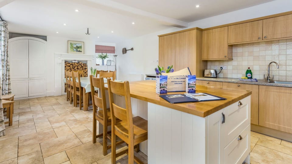 Old Brewery House Kitchen - StayCotswold